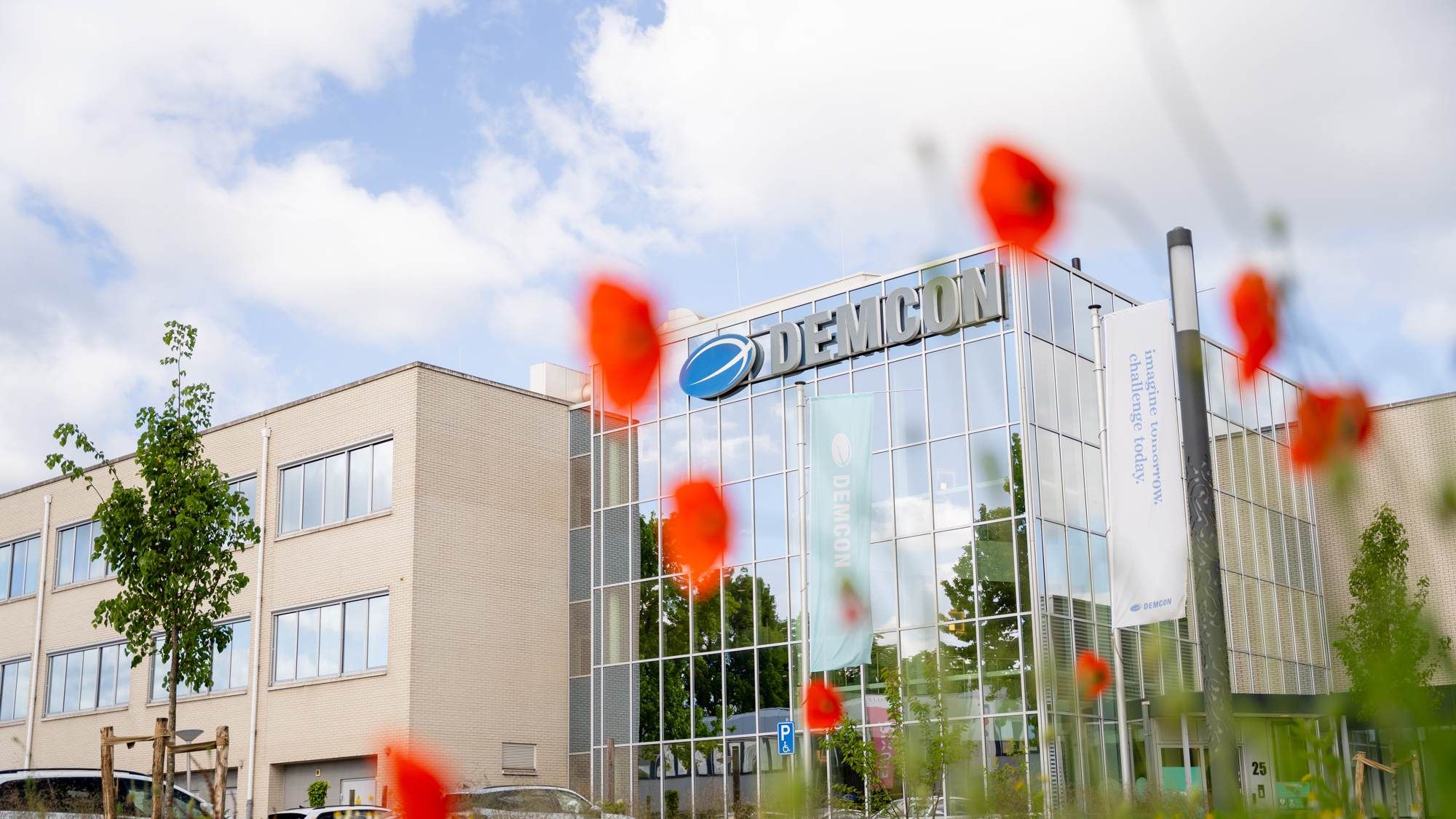 Demcon-electronics-contact-header